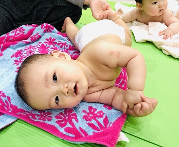 親子の絆をはぐくむスキンシップと愛情ホルモン